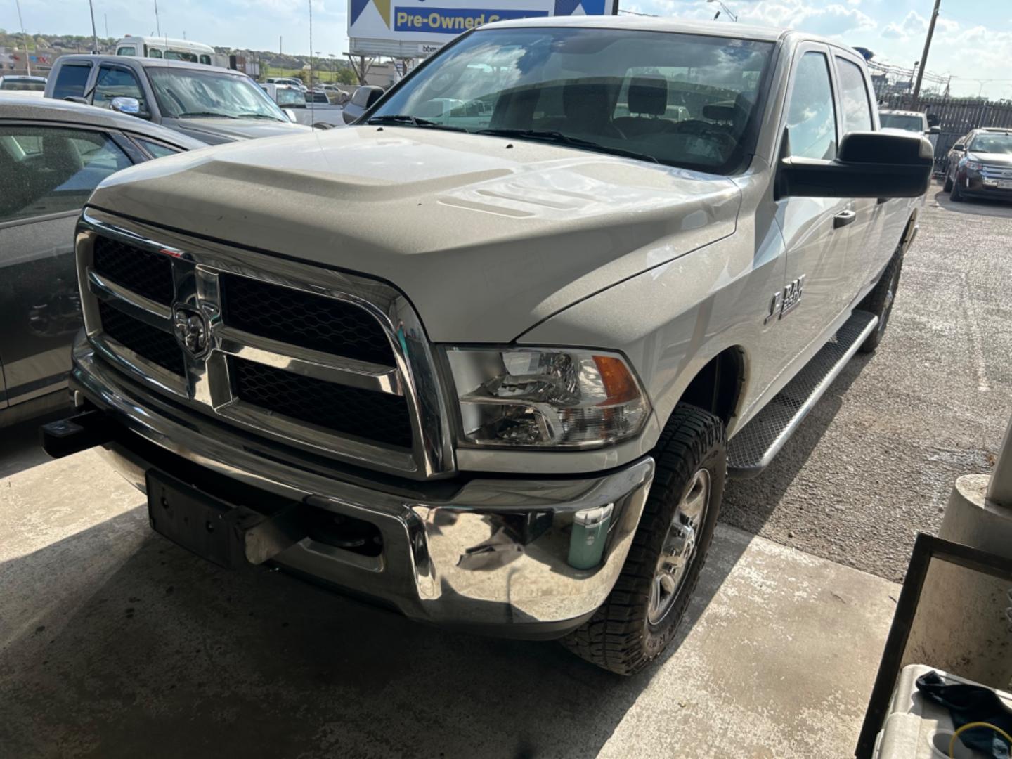 2018 White RAM 2500 (3C6UR5HL2JG) with an 6.7L I6 F OHV 24V engine, Automatic transmission, located at 1687 Business 35 S, New Braunfels, TX, 78130, (830) 625-7159, 29.655487, -98.051491 - Photo#0